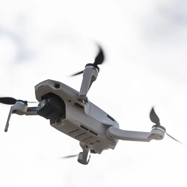 調査に高性能ドローンを使用